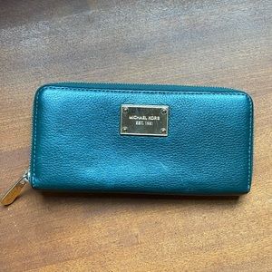 Micheal Kohrs emerald green zippered wallet